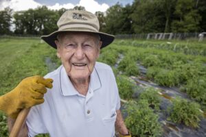 Retired plant pathologist donates tomato seeds